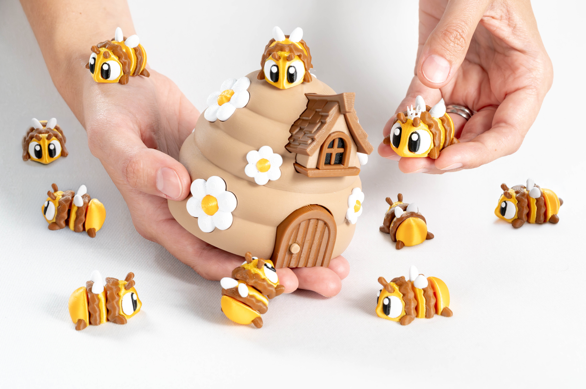 10-bees-bee-hive-with-a-queen-