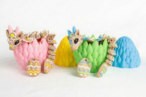 Both Dragons / Small baby in a dragon egg (+ free keychain)