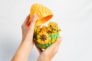 Sunflower / Small in a dragon egg